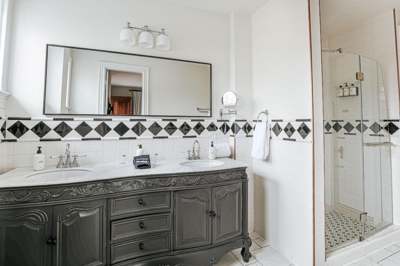 The Historic Berkeley Place Staunton Room photo